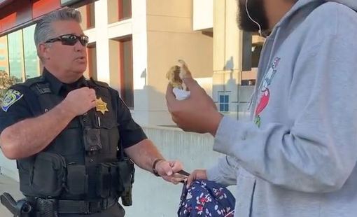 В США арестовали пассажира за то, что тот ел сэндвич на перроне/>
			</div>
			

			<!-- END PAGE POSTER -->

			<div class=